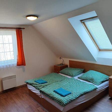 Chaty Kolodeje - Ubytovani U Reky V Soukromem Arealu-Orange Kolodeje nad Luznici Buitenkant foto